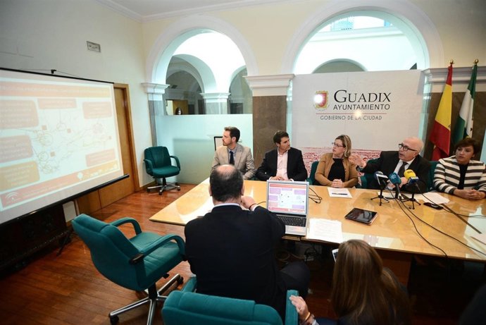 El consejero durante la presentación del plan energético.