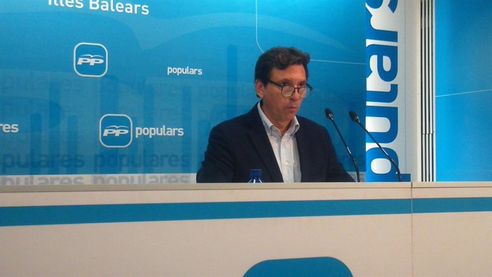 Isern en rueda de prensa 