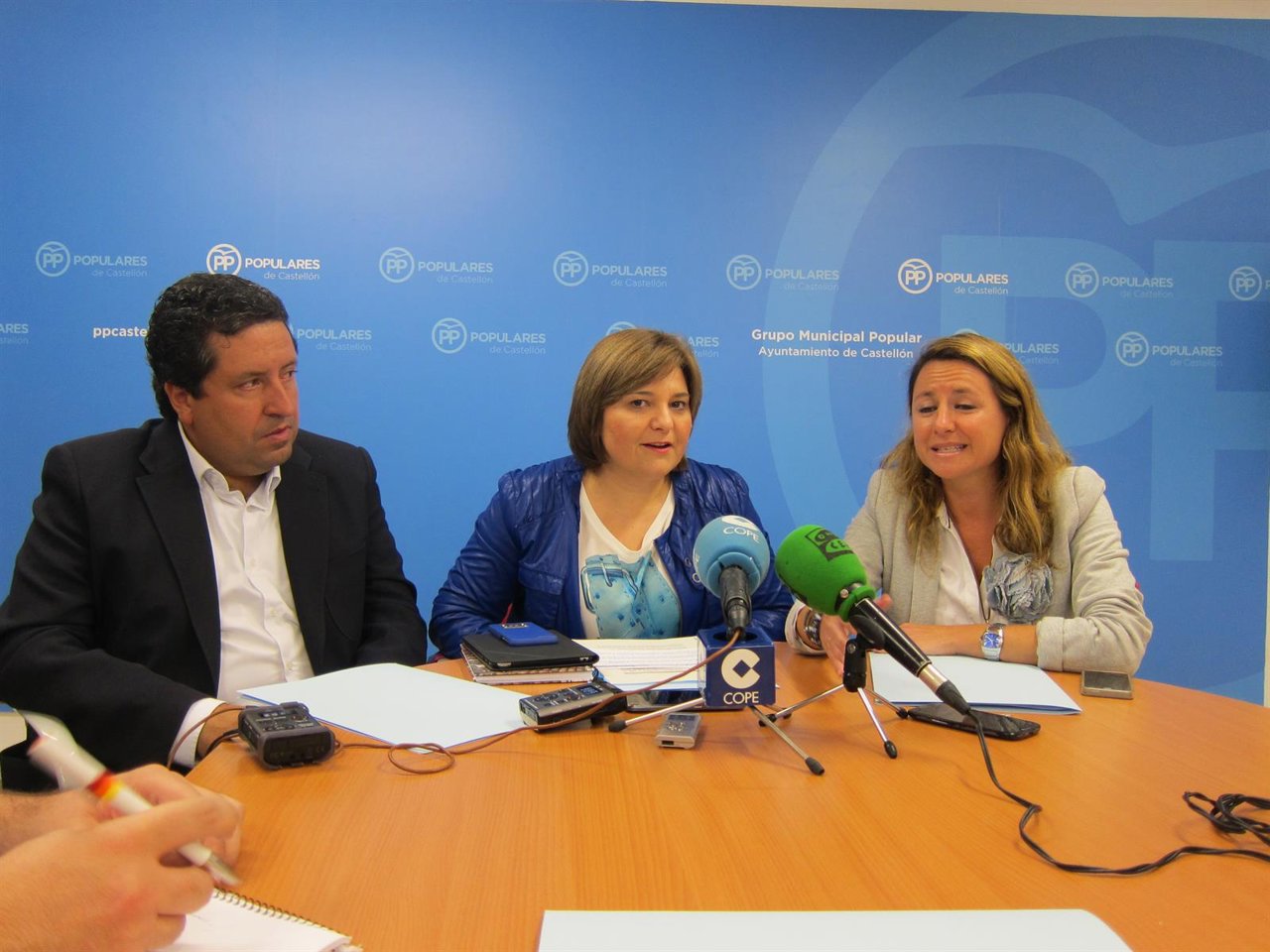 ISABEL BONIG, JAVIER MOLINER Y BEGOÑA CARRASCO