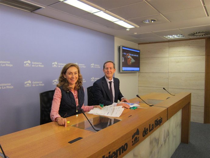 La consejera de Salud, María Martín, junto a Carlos Piserra