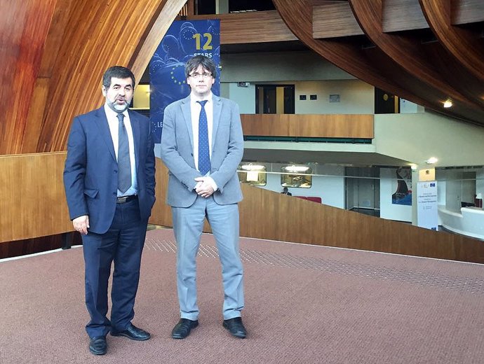 Los presidentes de la ANC, Jordi Sànchez, y de la AMI, Carles Puigdemont