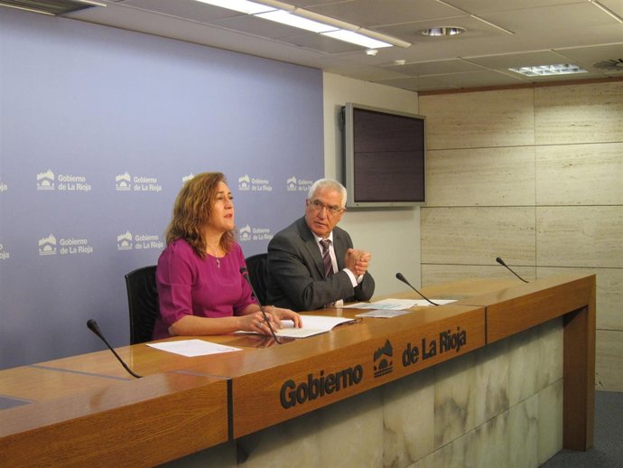 Begoña Martínez Arregui junto a Abel Bayo