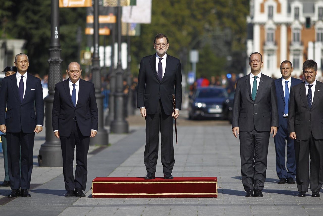 Mariano Rajoy en la entrega de la bandera nacional