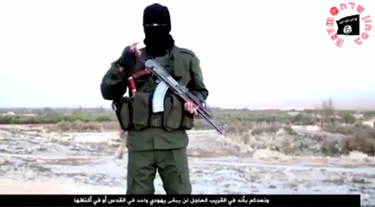 Miliciano de Estado Islámico en un vídeo en hebreo