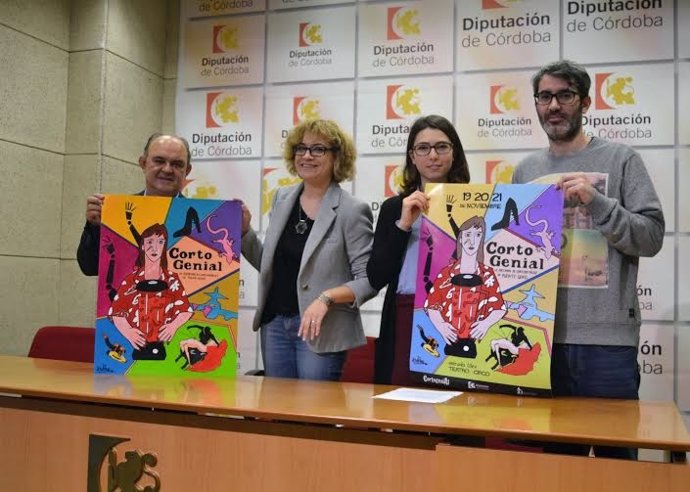 La delegada de Cultura, Marisa Ruz, presenta del cartel de Cortogenial 2015