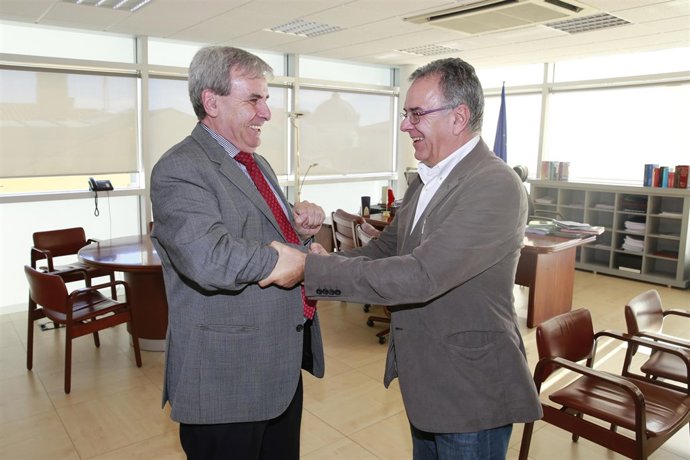 De la Sierra se reúne con el alcalde de Medio Cudeyo