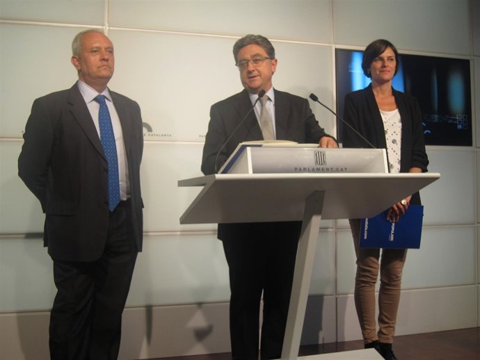 Rueda de prensa de Enric Millo (PP) junto a Sergi Rodríguez y Esperanza García