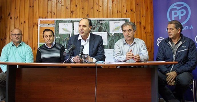 Diego en la rueda de prensa en Potes