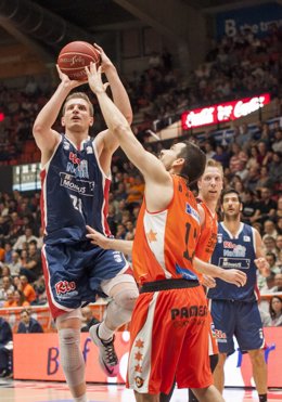 Rio Natura Monbus Obradoiro - Valencia Basket