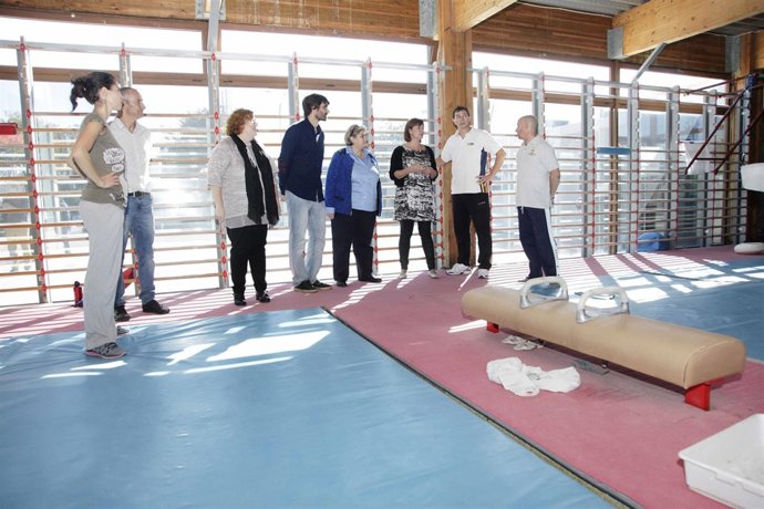 Armengol y autoridades en polideportivo Príncipes de España