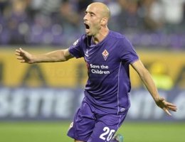 Borja Valero marca con la Fiorentina
