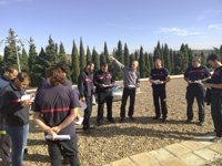 Bomberos de Diputación visitan el Hospital de Montilla para conocerlo