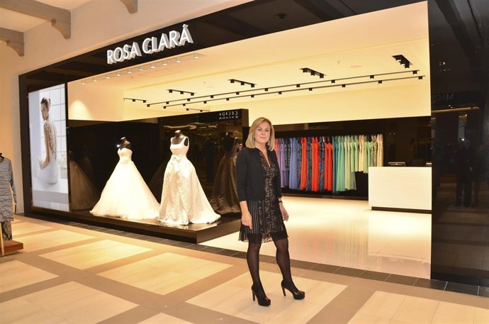 La diseñadora Rosa Clará en la inuguración de su tienda en México