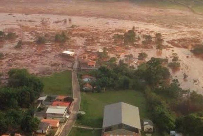 alud de barro ocurrido la noche del jueves en una mina de hierro en Brasil