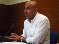 García Molina respeta las candidaturas del PP pero dice que su problema "no es de personas" sino de "políticas"