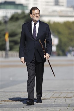 Mariano Rajoy en la entrega de la bandera nacional