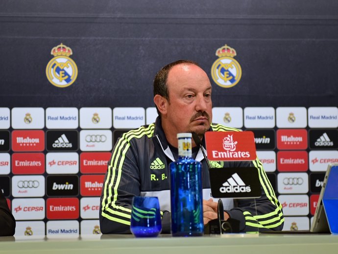 Rafa Benitez en rueda de prensa con los medios 