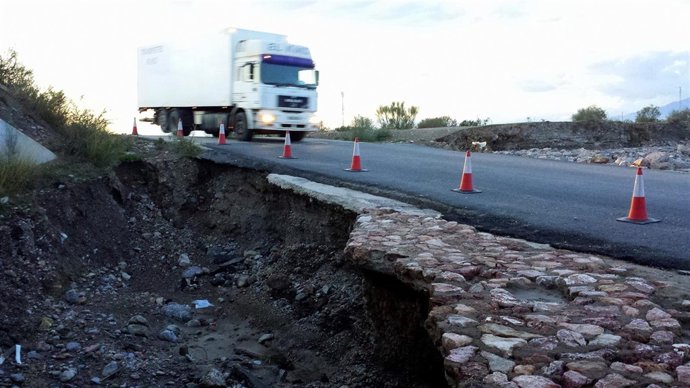 Acceso a Vega Cañada, en Almería