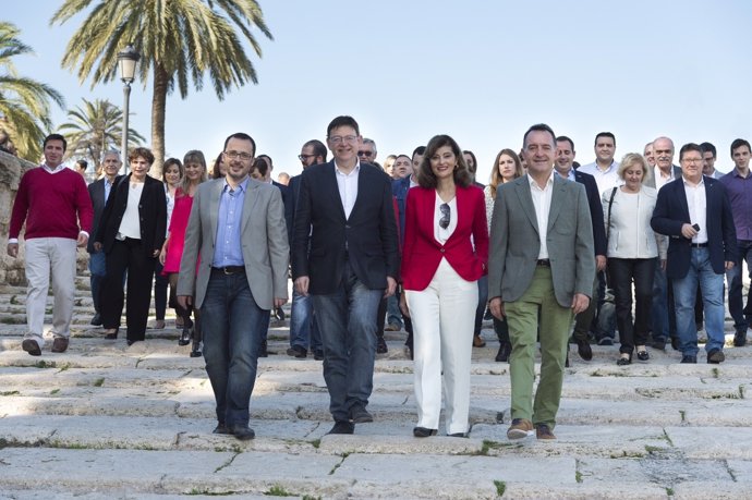 Ximo Puig junto a  los candidatos del PSPV-PSOE al Congreso
