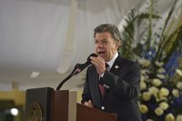 Las autoridades de Colombia suspenden a un uniformaado por sus críticas a Santos