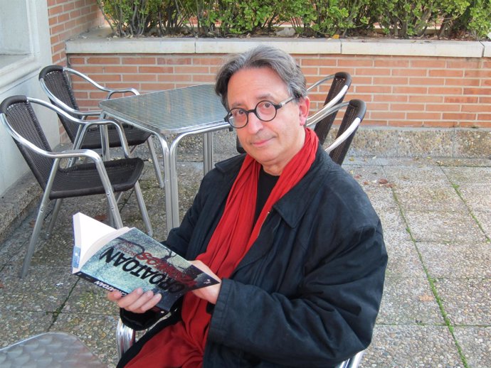 El escritor José Carlos Somoza con su nueva novela