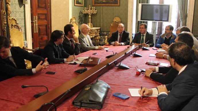 Reunión del Ayuntamiento de Sevilla con el CES