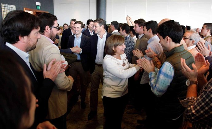 Isabel Bonig, Rafael Català y Pablo Casado en el acto de este domingo