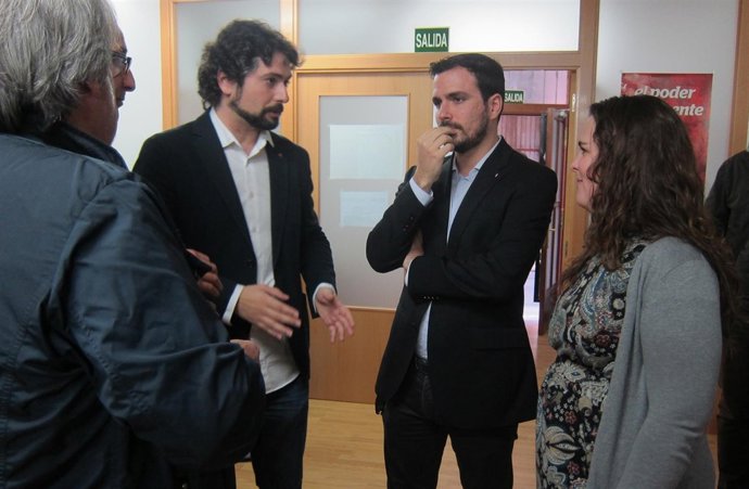 Garzón en la sede de IU en Valladolid