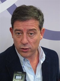 Besteiro acusa a Martínez de "situarse en las antípodas políticas de donde está el PSOE"