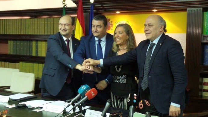 Convenio colaboración entre la Delegación del Gobierno y Betis y SevillaFC