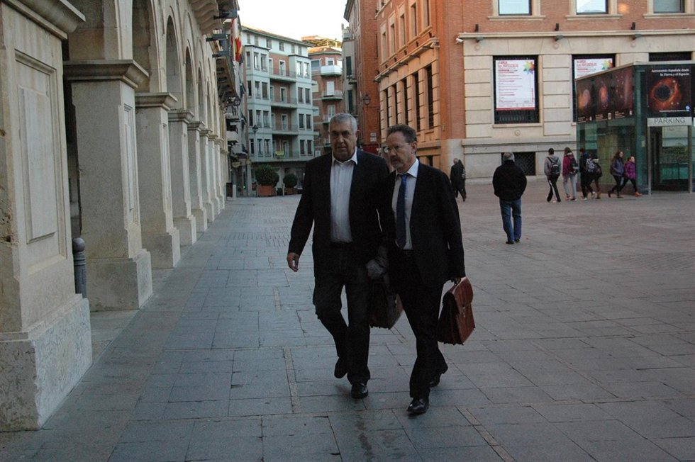 El expresidente de la DPT, Antonio Arrufat, con su abogado.