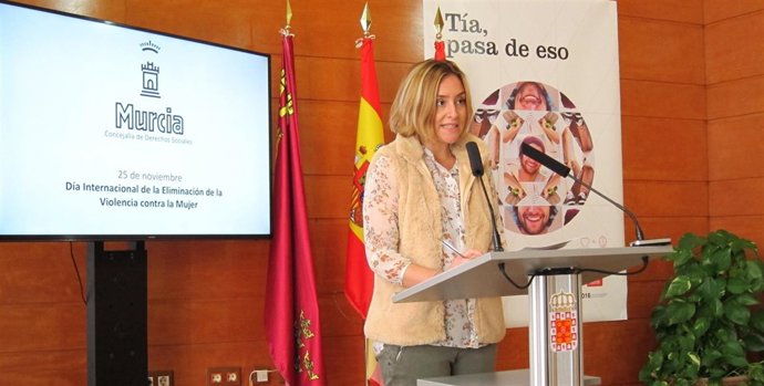 La concejal Conchita Ruiz en rueda de prensa