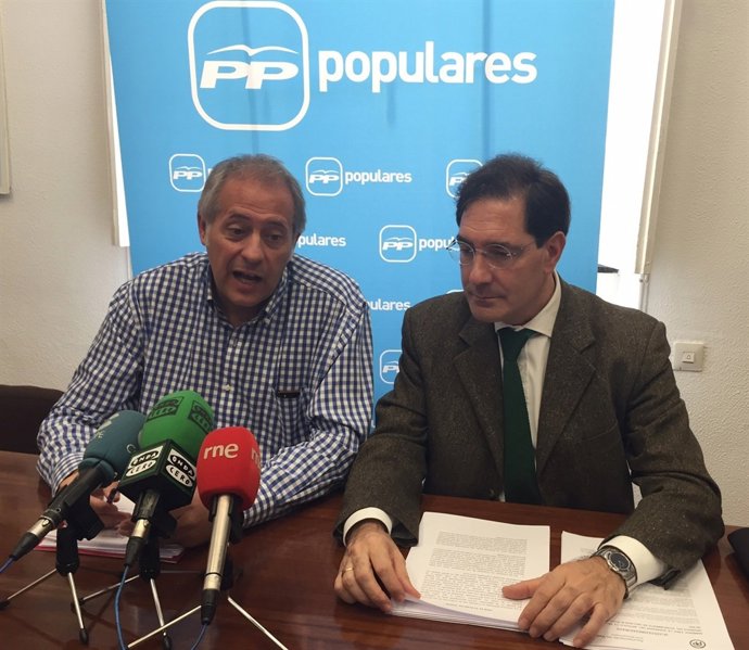 Los concejales del PP de Valladolid Antonio Martínez Bermejo y Jesús Enríquez