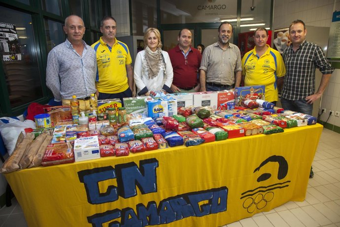 Recogida de alimentos en la piscina de Cros