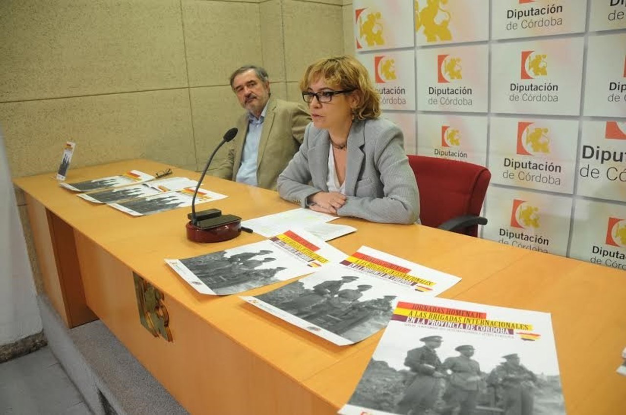 La diputada de Cultura, Ruz, presenta el seminario junto a Luis Naranjo