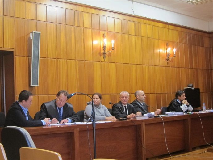Imagen del juicio a la mujer y al amante acusados de degollar al marido de la pr