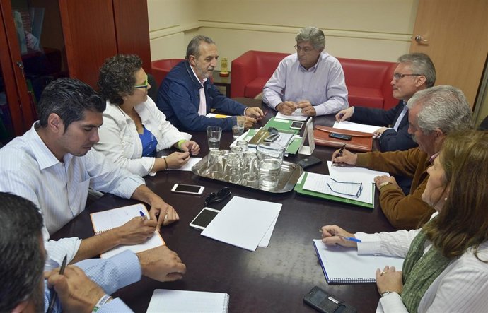 Junta y Ayuntamiento de Sevilla abordan los desahucios