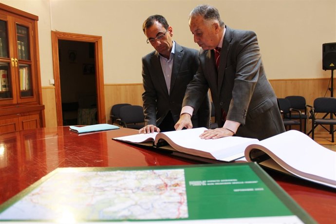 Reunión de Ángel Sánchez con el subdelegado del Gobierno. 