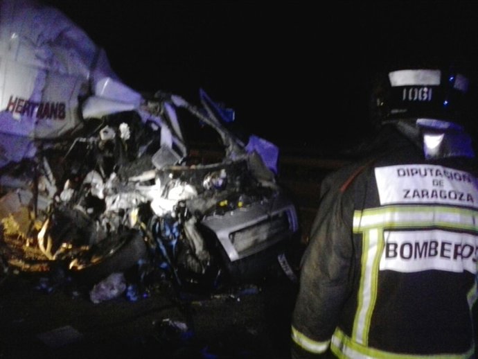 Accidente de un camión y una furgoneta en la A-2, en Calatayud