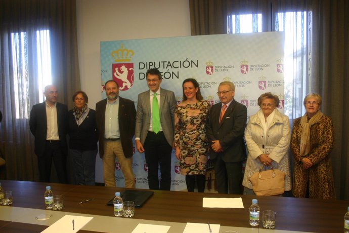 Martínez Majo, junto a representantes de entidades sociales