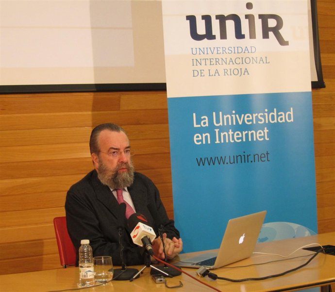 Javier Tourón, en la rueda de prensa