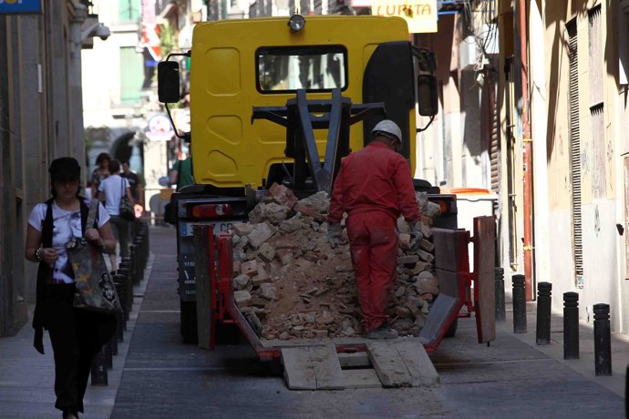 Obras en la calle, construcción, obreros, operario trabajando