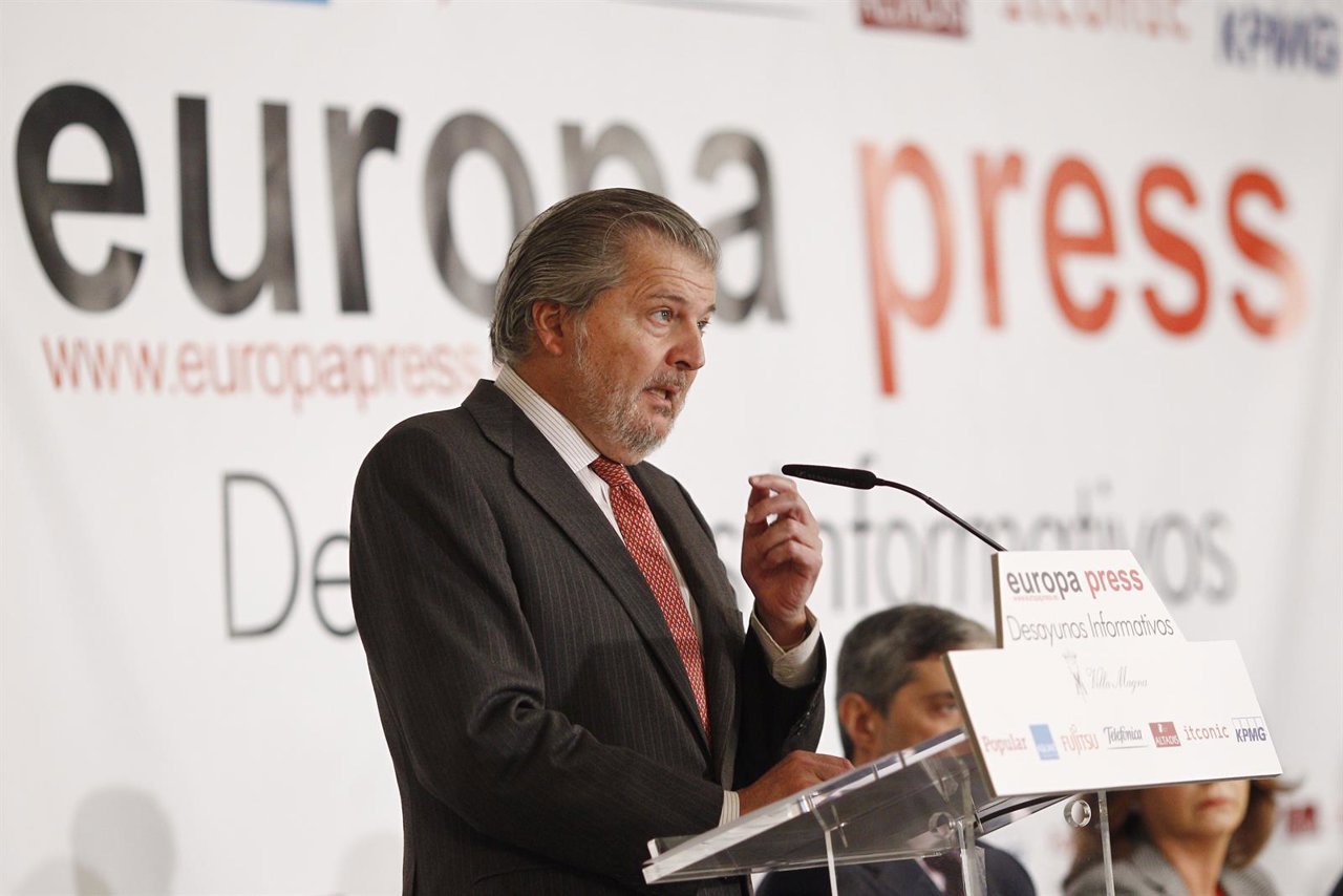 El Ministro De Educación, Cultura Y Deporte, Iñigo Méndez De Vigo