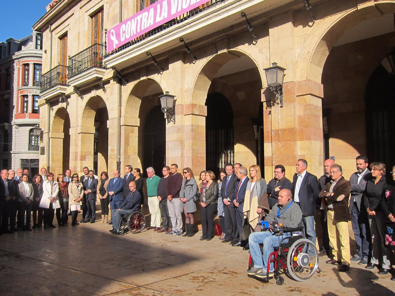 Concentración en Oviedo contra el asesinato de una mujer en la capital asturiana