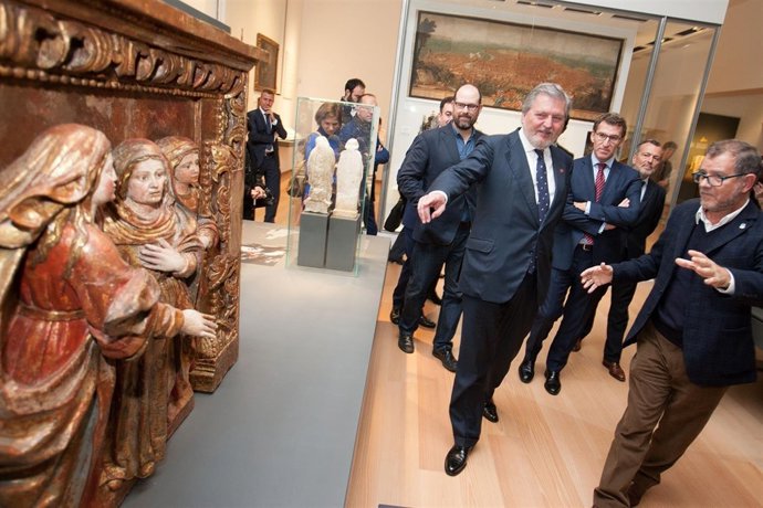 Alberto nunez feijoo e o ministro de educacion inigo mendez de vigo na sua visit