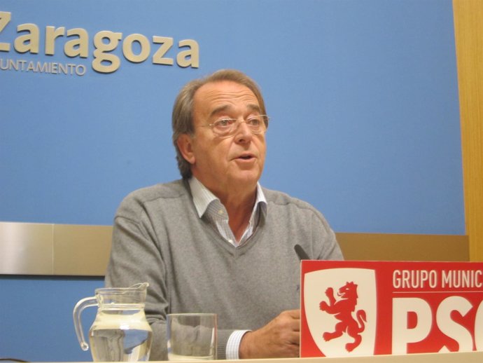 El portavoz del PSOE, Carlos Pérez Anadón