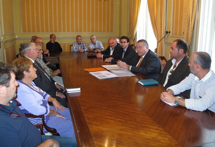 Francisco Bernabé se reúne con las juntas direc tivas de las entidades náuticas 