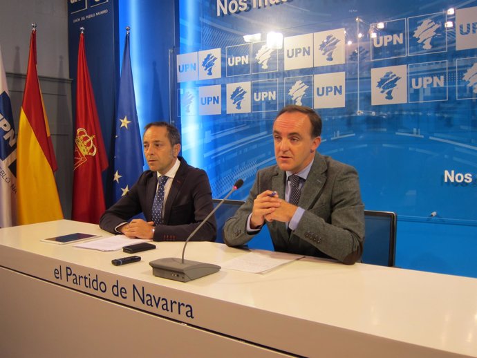 Juan Luis Sánchez de Muniáin y Javier Esparza, de UPN, en la rueda de prensa
