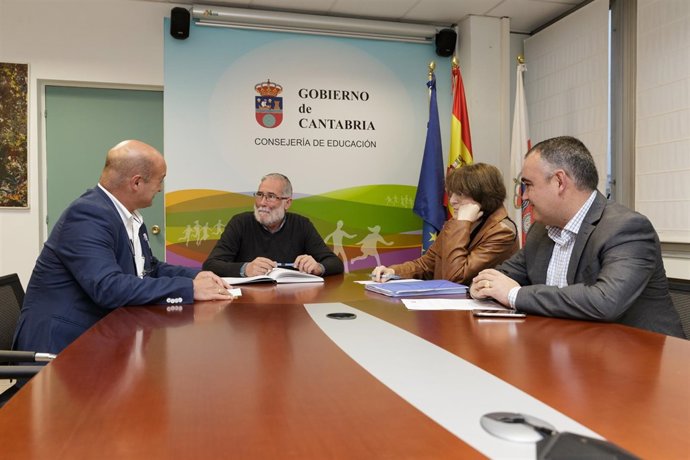 El consejero con representantes de ACES