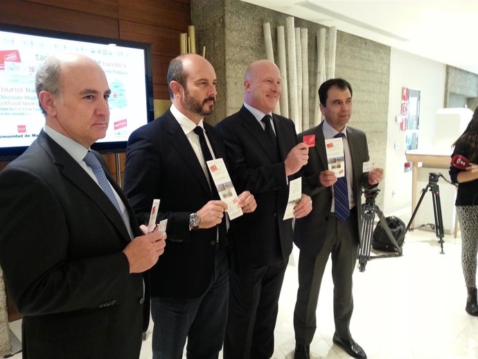 Pedro Rollán en un acto sobre la Tarjeta de Transporte Turística